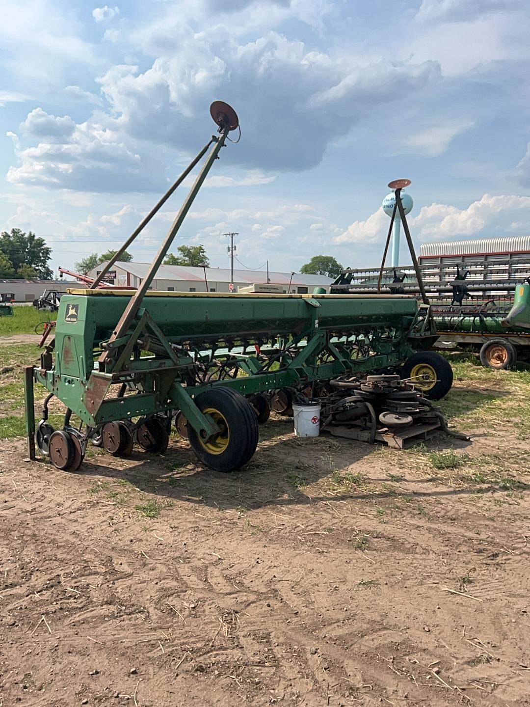 Image of John Deere 520 Image 0