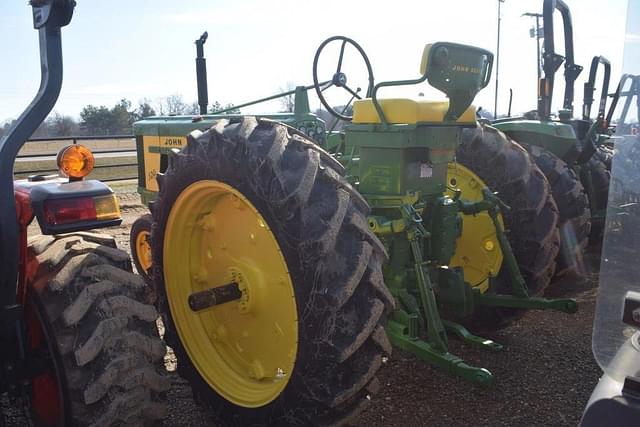 Image of John Deere 520 equipment image 1