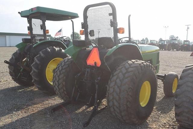 Image of John Deere 5200 equipment image 2