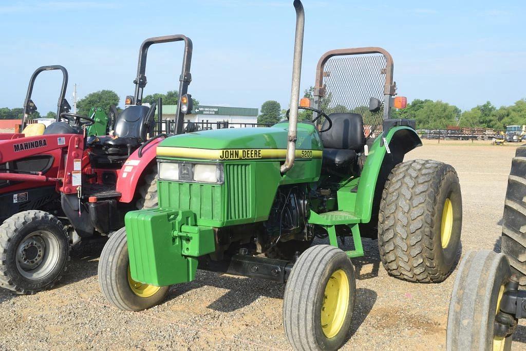 Image of John Deere 5200 Primary image