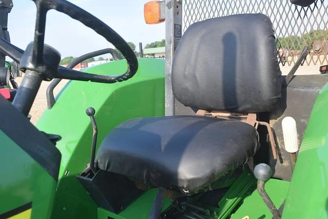 Image of John Deere 5200 equipment image 4