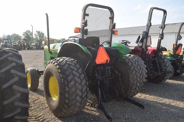 Image of John Deere 5200 equipment image 1