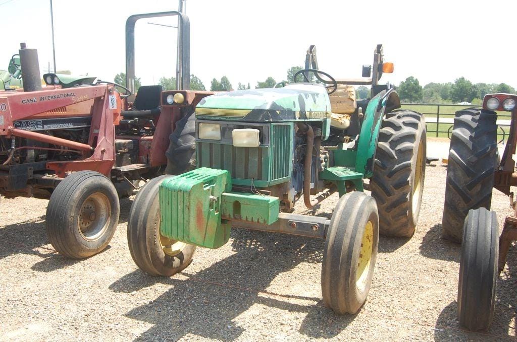 Main image John Deere 5200