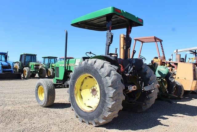 Image of John Deere 5205 equipment image 1