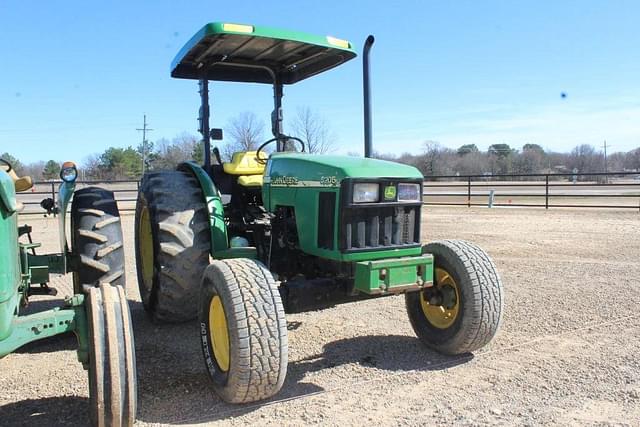 Image of John Deere 5205 equipment image 3