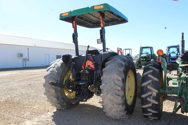 Image of John Deere 5205 equipment image 2