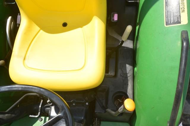 Image of John Deere 5205 equipment image 4