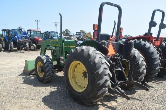 Image of John Deere 5205 equipment image 1