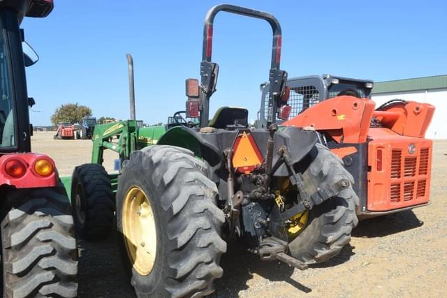 Image of John Deere 5205 equipment image 1