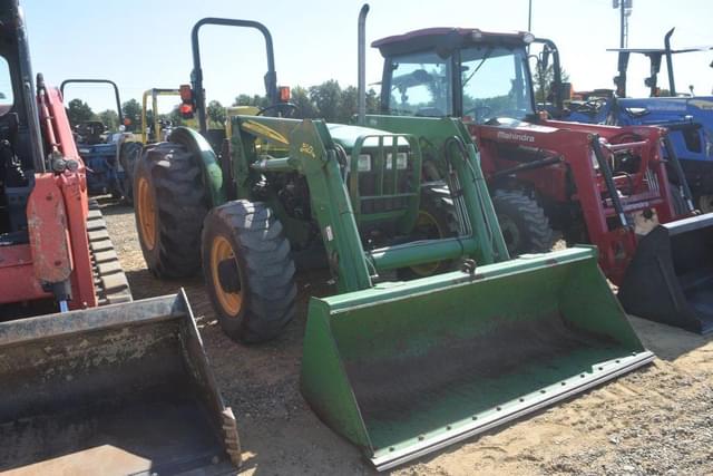 Image of John Deere 5205 equipment image 3