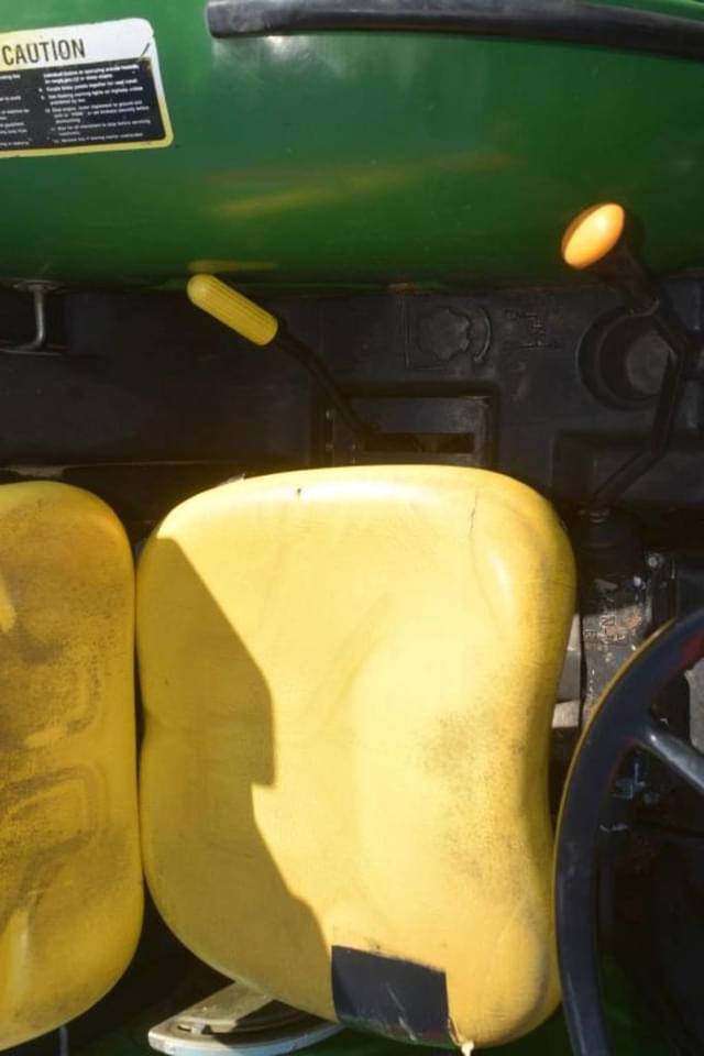 Image of John Deere 5205 equipment image 4