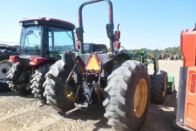 Image of John Deere 5205 equipment image 2