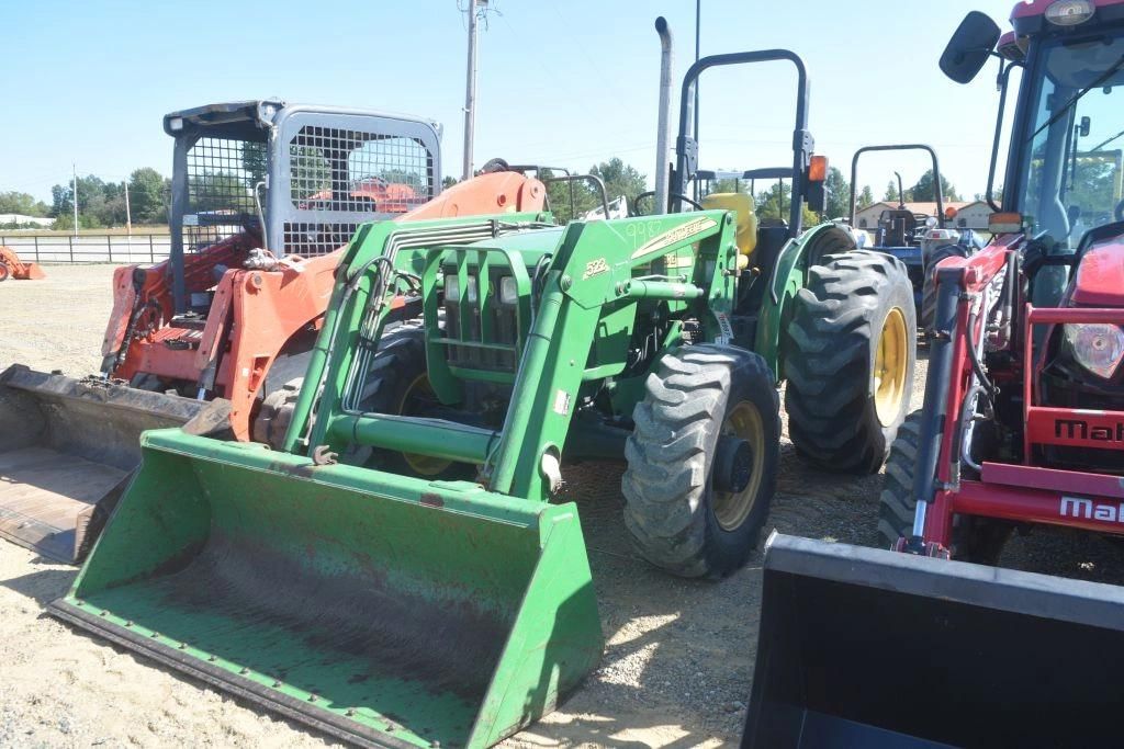 John Deere 5205 Equipment Image0