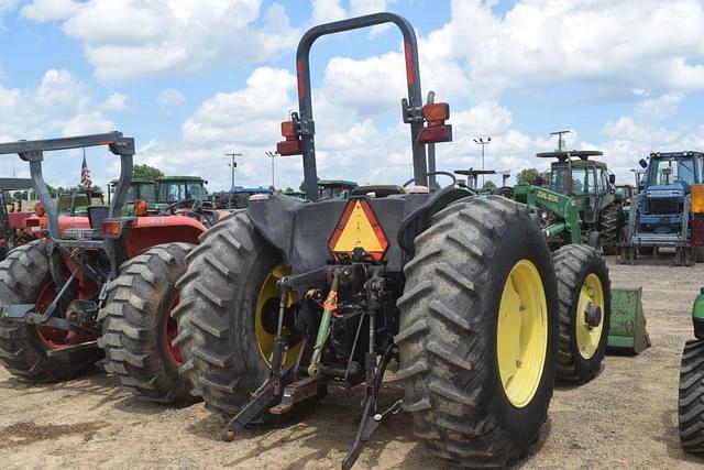 Image of John Deere 5205 equipment image 2