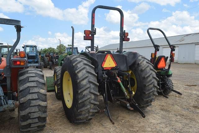 Image of John Deere 5205 equipment image 1