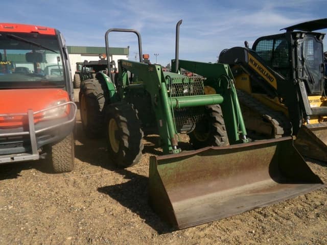 Image of John Deere 5205 equipment image 3