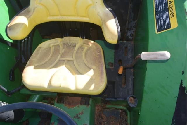 Image of John Deere 5210 equipment image 4