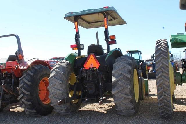 Image of John Deere 5220 equipment image 2