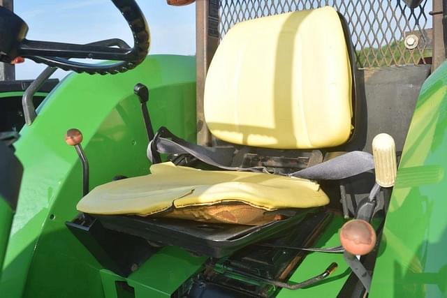 Image of John Deere 5300 equipment image 4