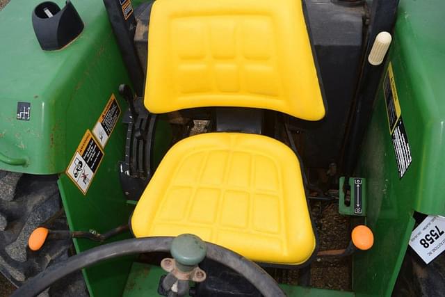 Image of John Deere 5303 equipment image 4