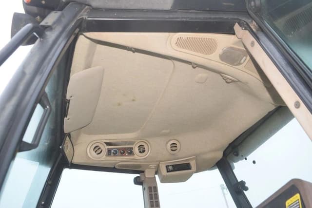 Image of John Deere 5325 equipment image 4