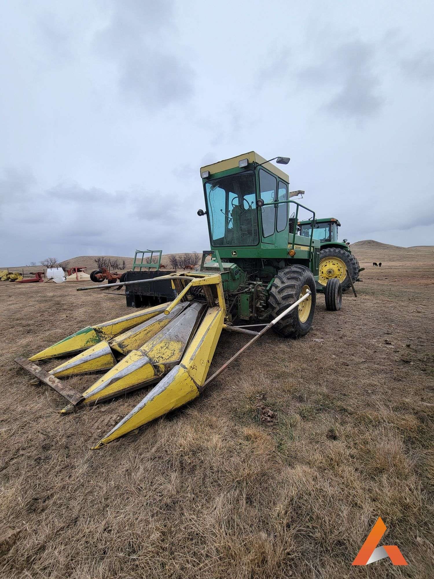 John Deere 5400 Equipment Image0