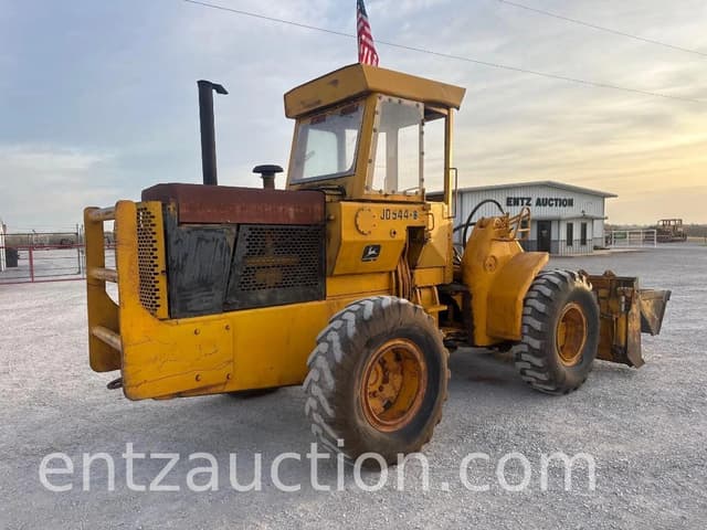 Image of John Deere 544B equipment image 4