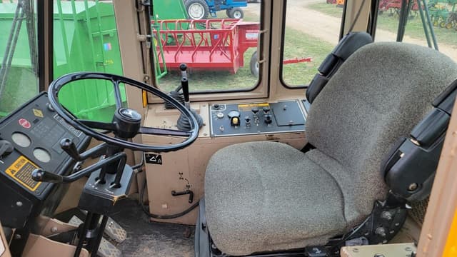 Image of John Deere 544E equipment image 3