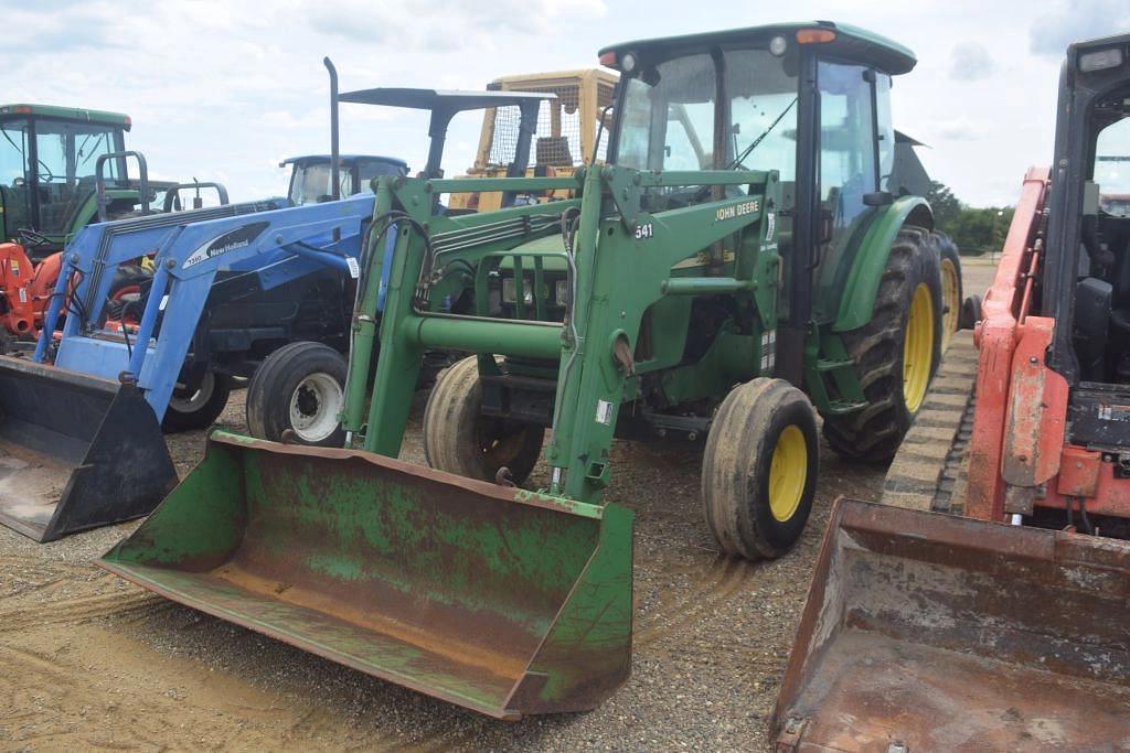 Image of John Deere 5520 Primary image