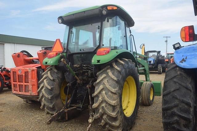 Image of John Deere 5520 equipment image 2