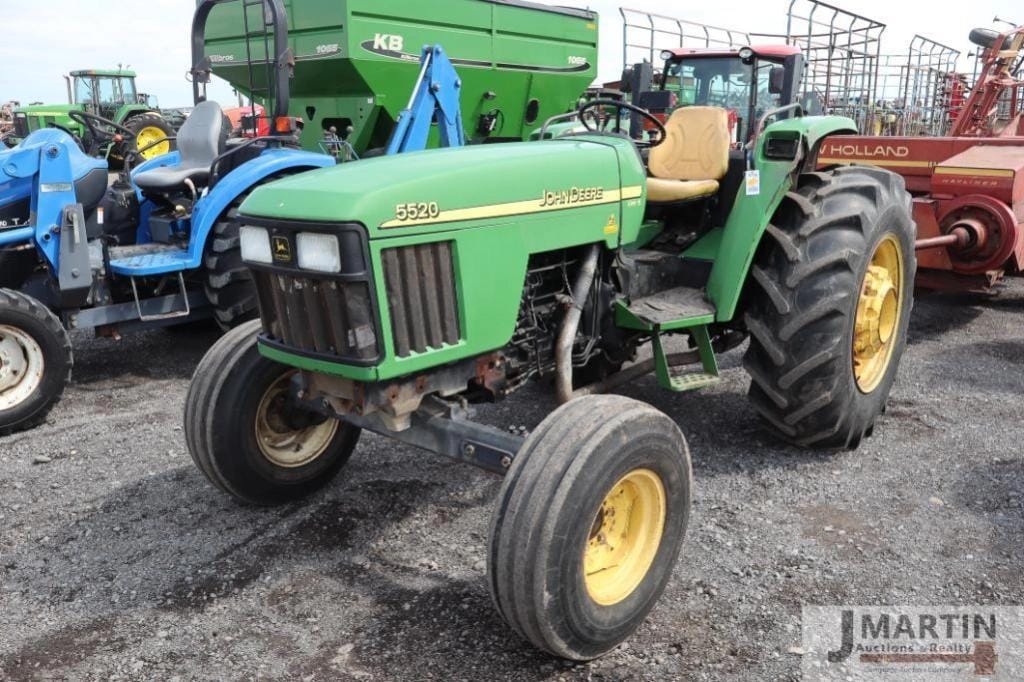 John Deere 5520 Equipment Image0