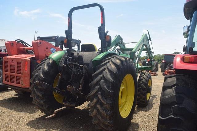 Image of John Deere 5525 equipment image 2