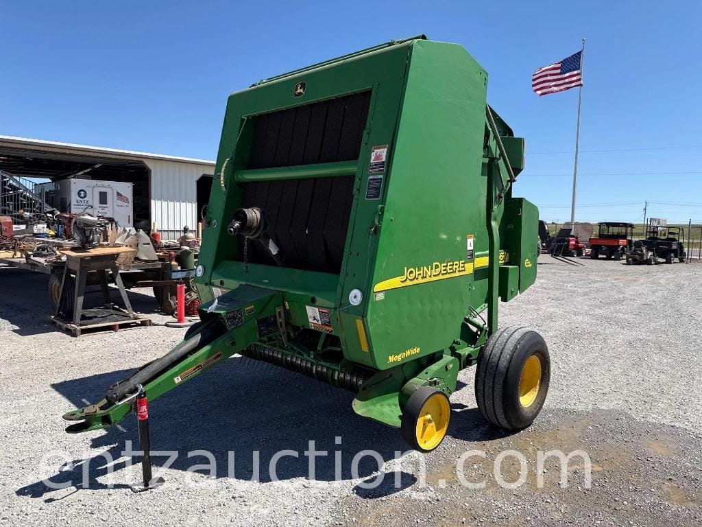 John Deere 567 MegaWide Equipment Image0