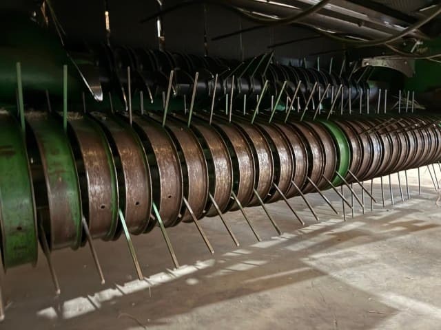 Image of John Deere 567 MegaWide equipment image 4