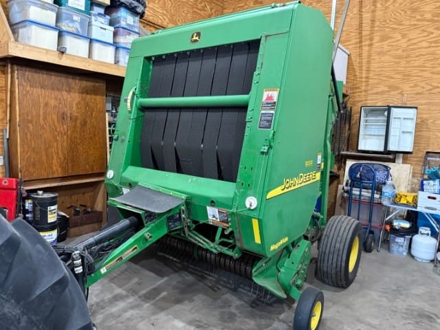 John Deere 567 MegaWide Equipment Image0