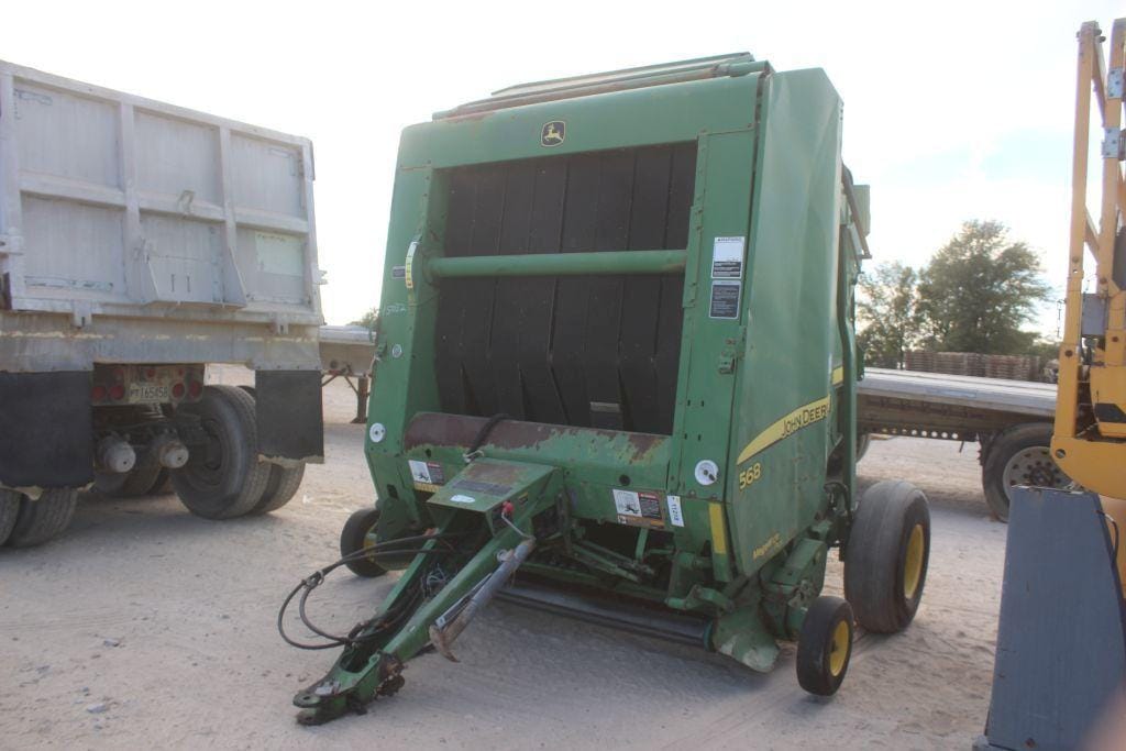 John Deere 568 Equipment Image0