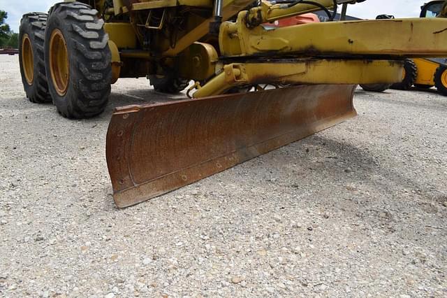 Image of John Deere 570A equipment image 2