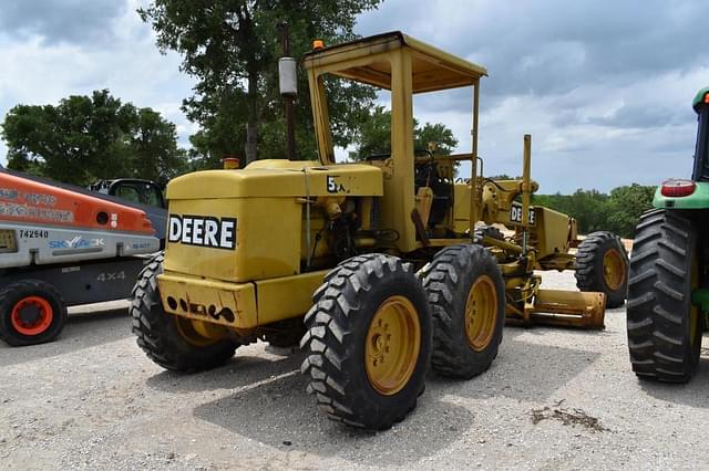 Image of John Deere 570A equipment image 4
