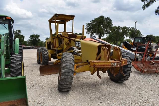 Image of John Deere 570A equipment image 1