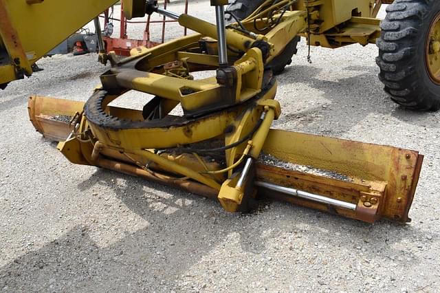 Image of John Deere 570A equipment image 3