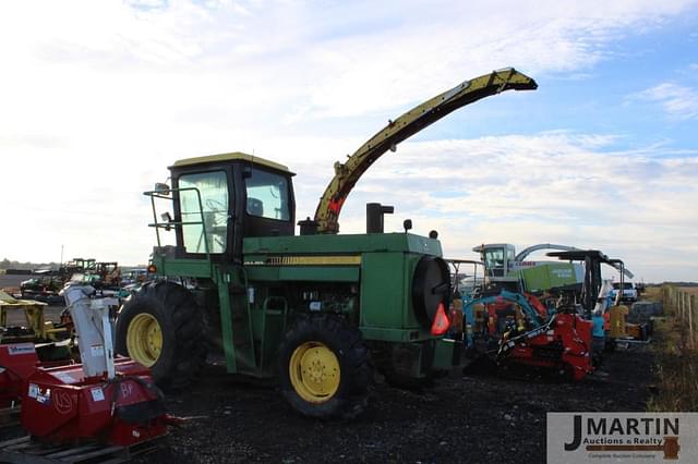 Image of John Deere 5720 equipment image 3