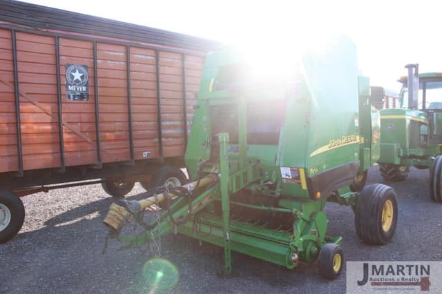 Image of John Deere 582 equipment image 1