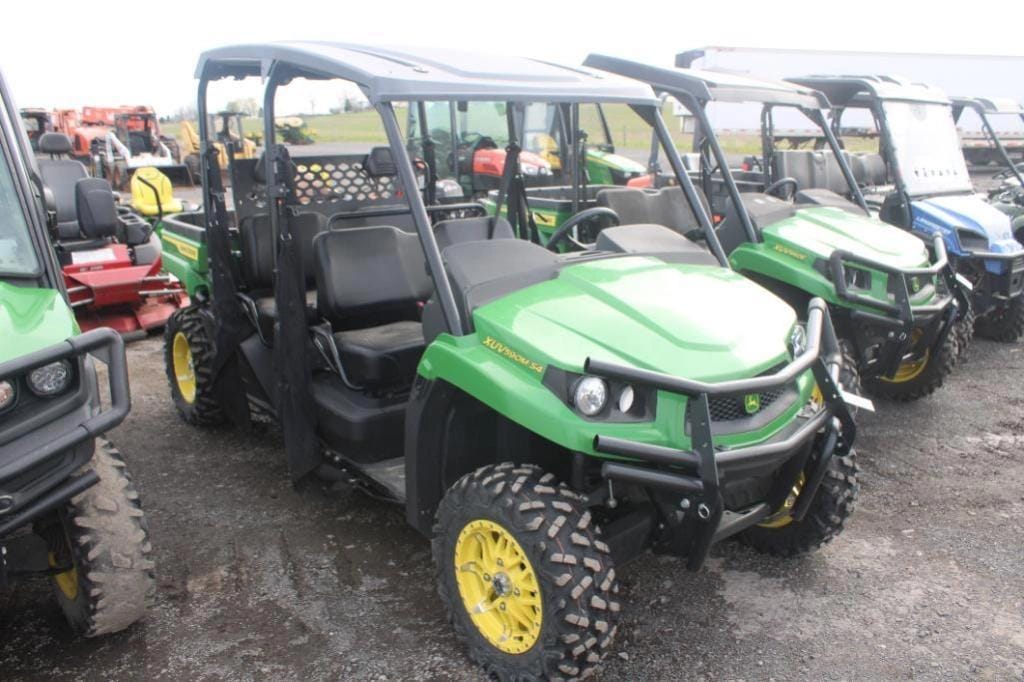 John Deere XUV 590M S4 Equipment Image0