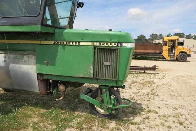 Image of John Deere 6000 equipment image 2