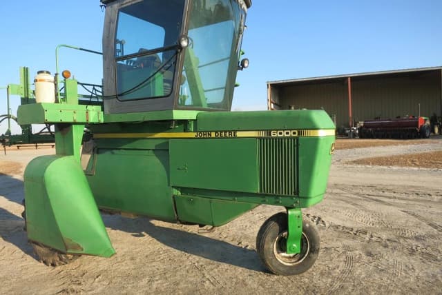 Image of John Deere 6000 equipment image 1