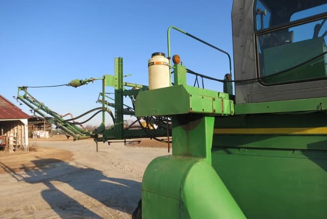 Image of John Deere 6000 equipment image 4