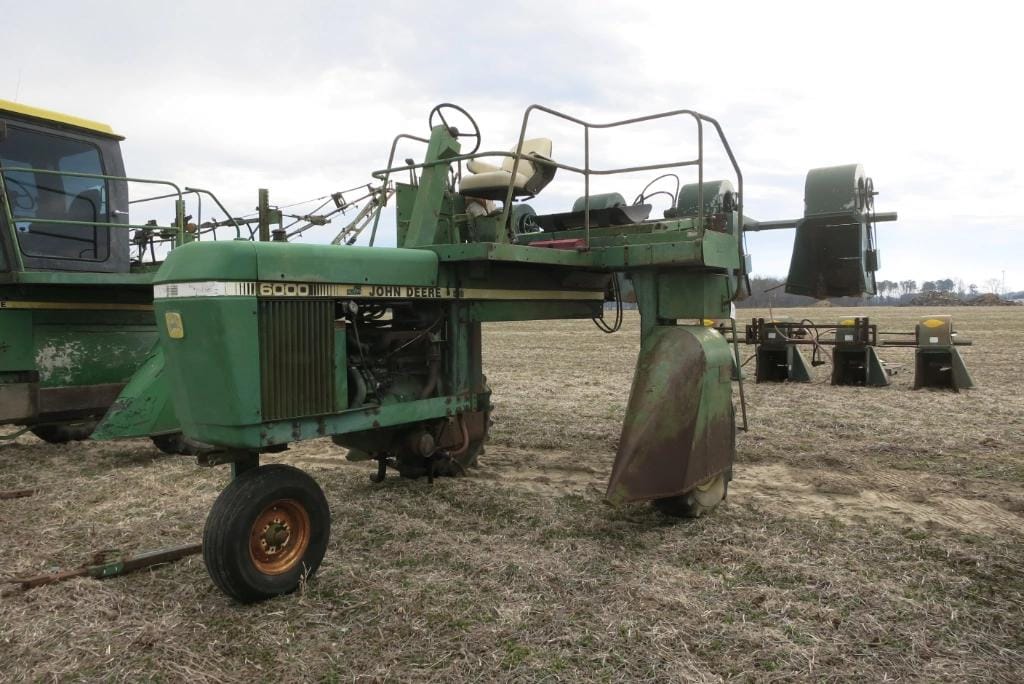 John Deere 6000 Equipment Image0