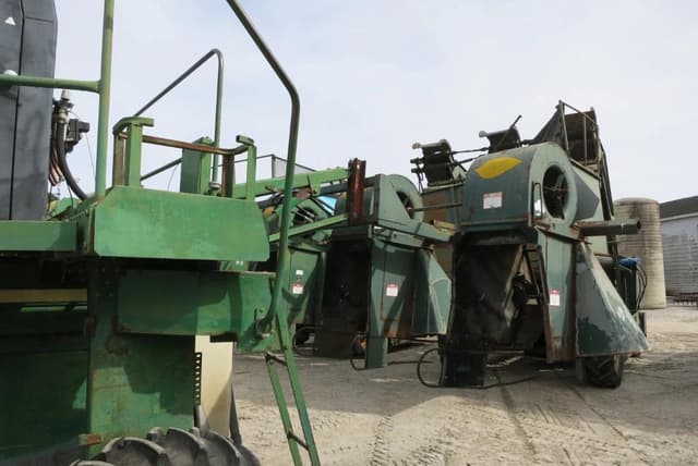 Image of John Deere 6000 equipment image 4