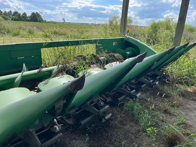 Image of John Deere 606C equipment image 4