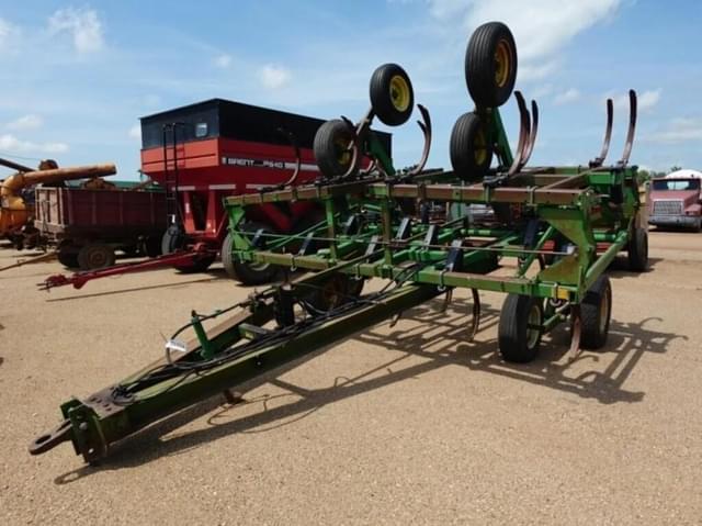 Image of John Deere 610 equipment image 1